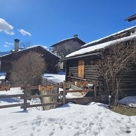 Joivy Modern Family Chalet With Stunning Mountain Views Champoluc Luaran gambar