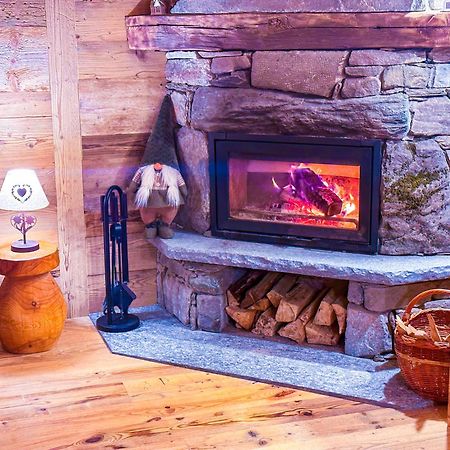 Joivy Modern Family Chalet With Stunning Mountain Views Champoluc Luaran gambar