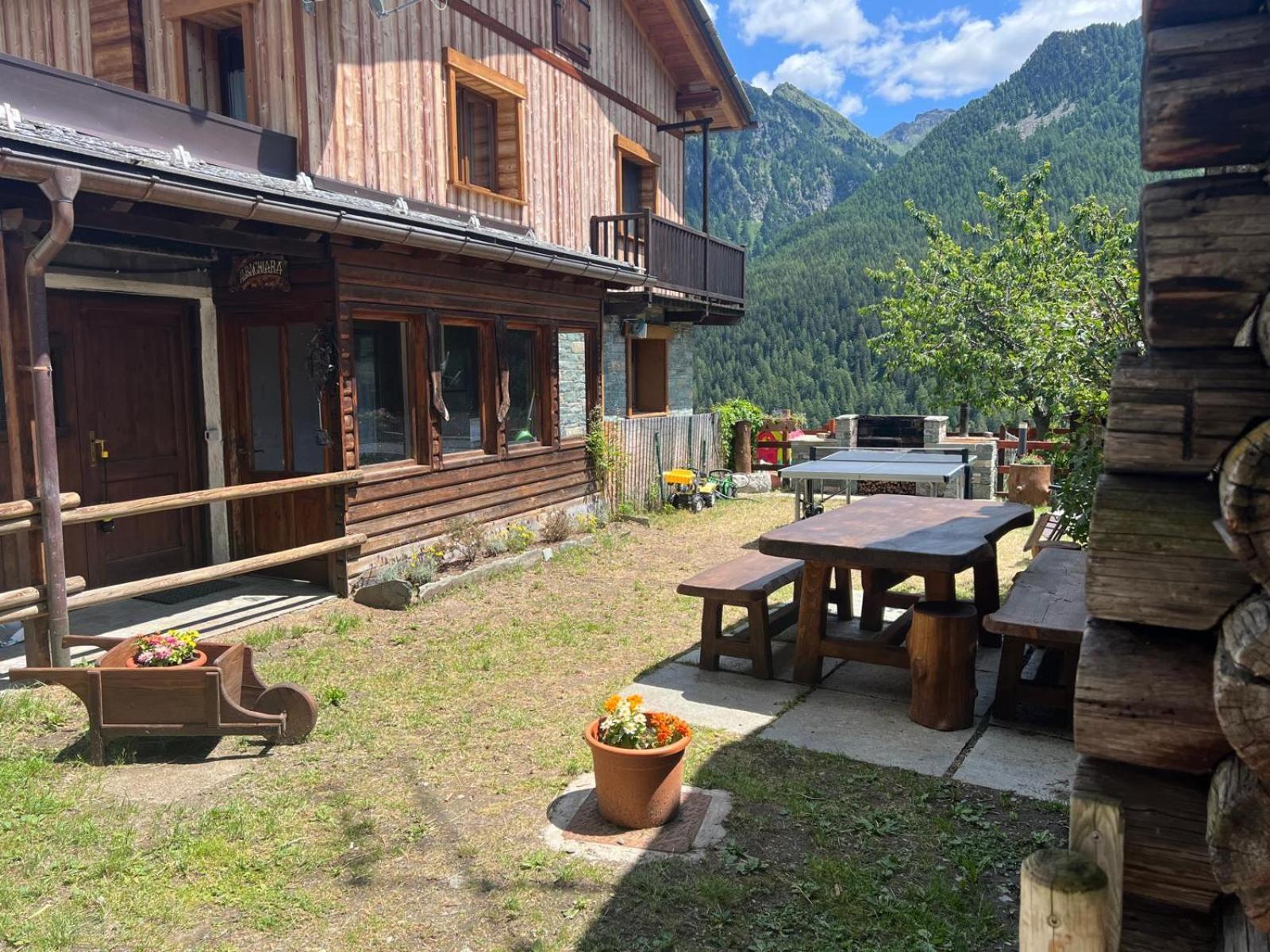 Joivy Modern Family Chalet With Stunning Mountain Views Champoluc Luaran gambar
