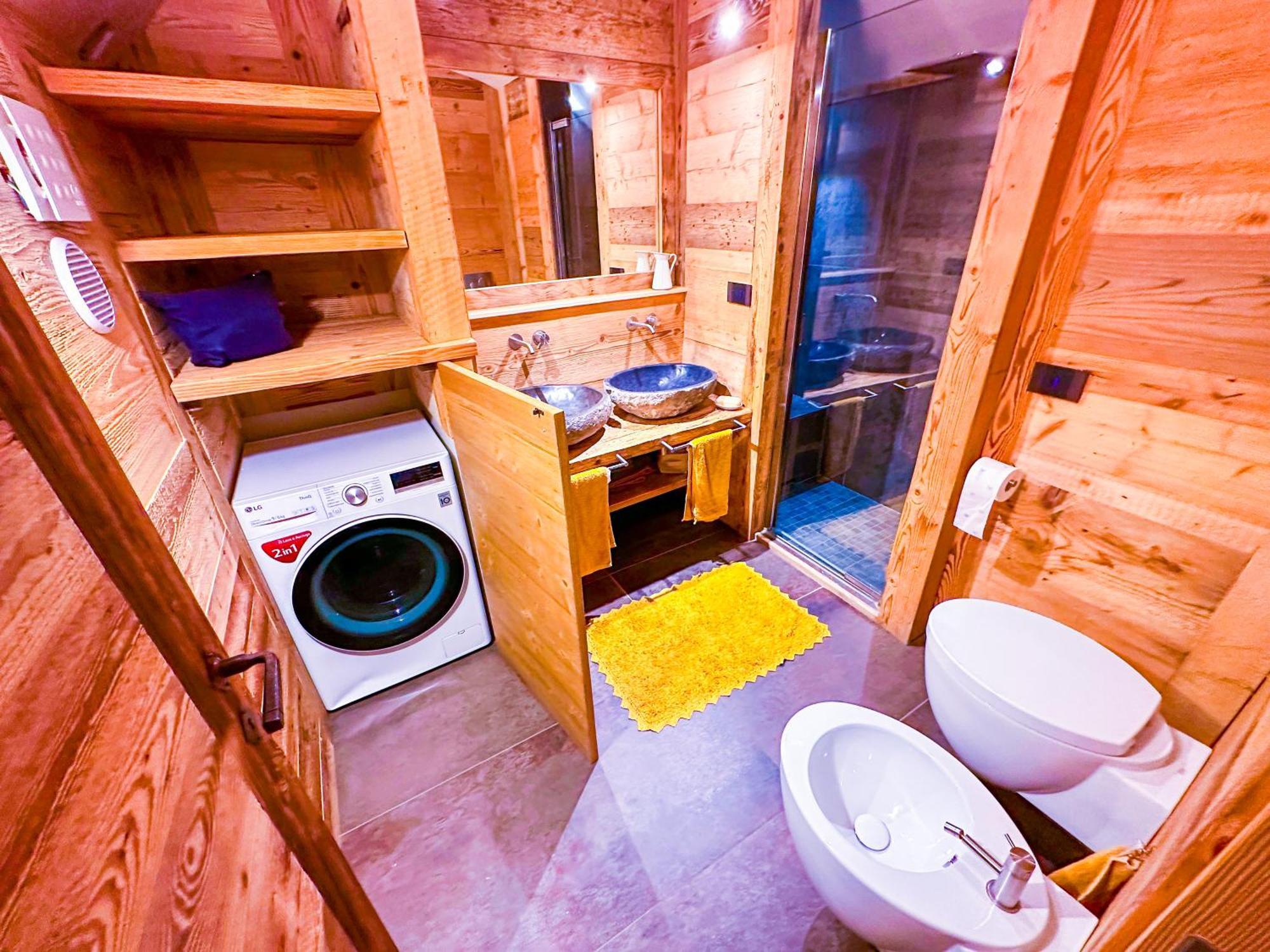 Joivy Modern Family Chalet With Stunning Mountain Views Champoluc Luaran gambar