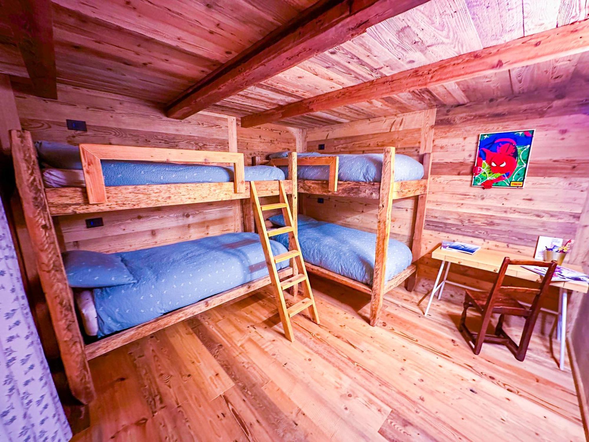 Joivy Modern Family Chalet With Stunning Mountain Views Champoluc Luaran gambar