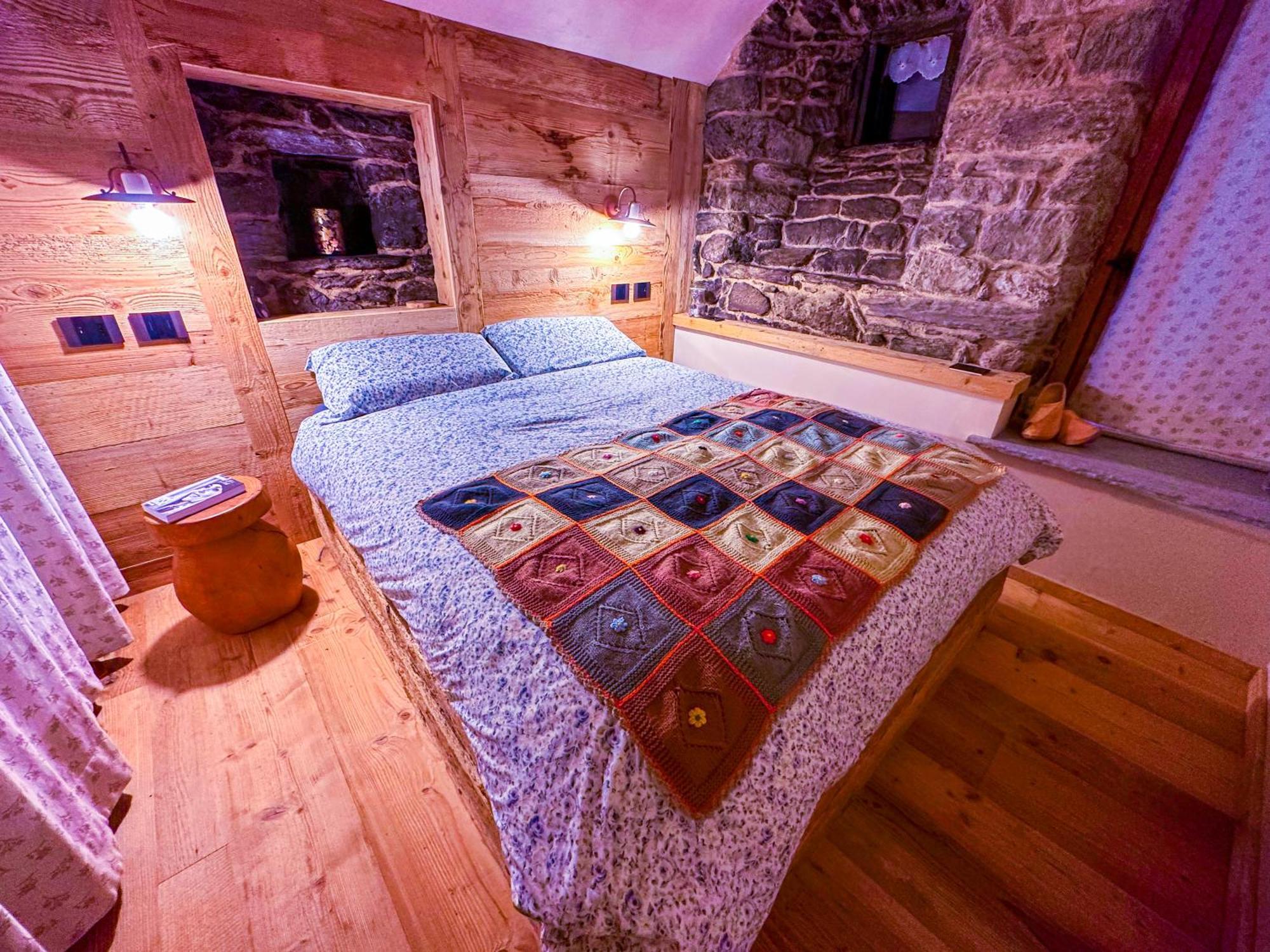 Joivy Modern Family Chalet With Stunning Mountain Views Champoluc Luaran gambar