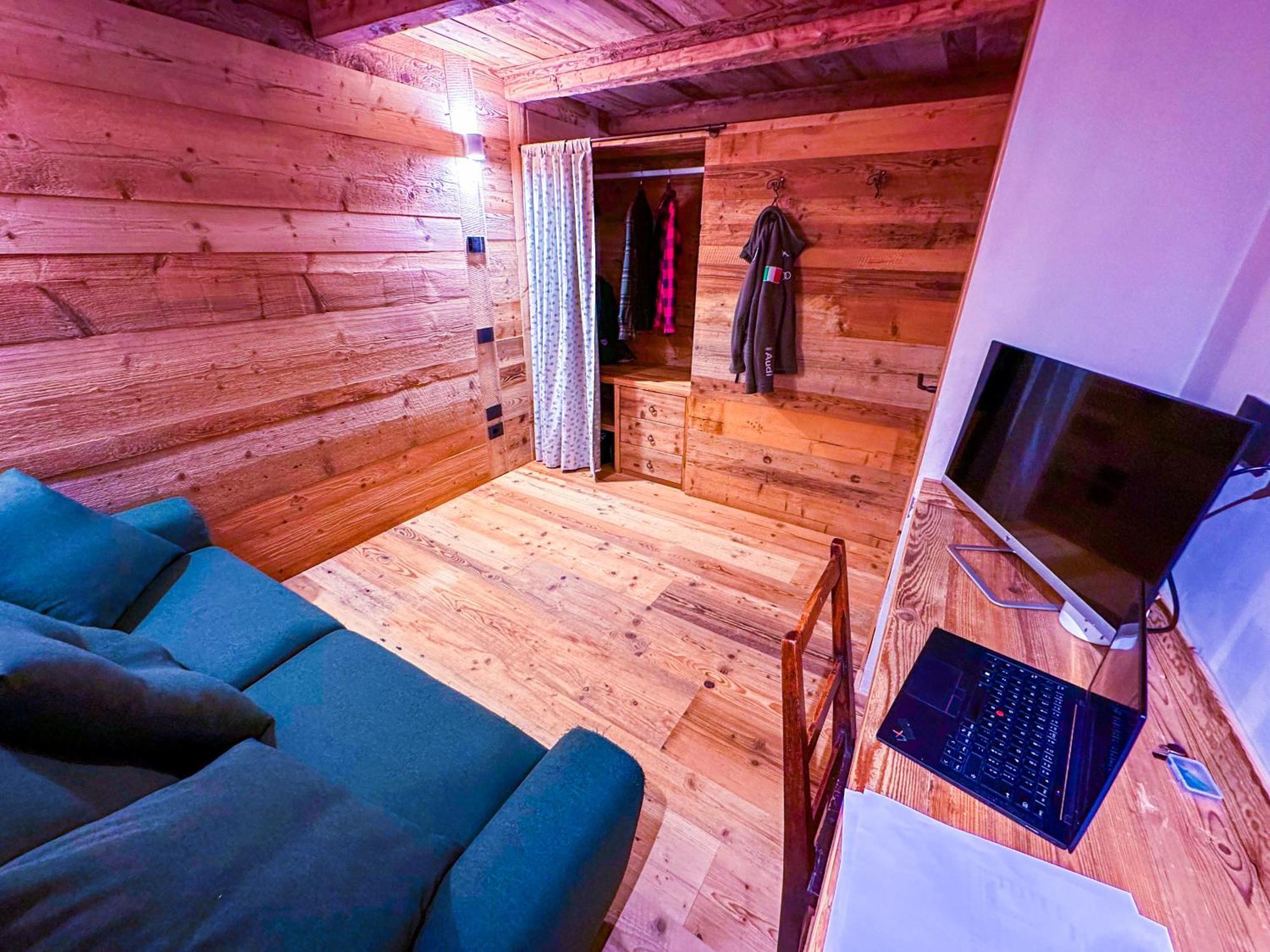 Joivy Modern Family Chalet With Stunning Mountain Views Champoluc Luaran gambar