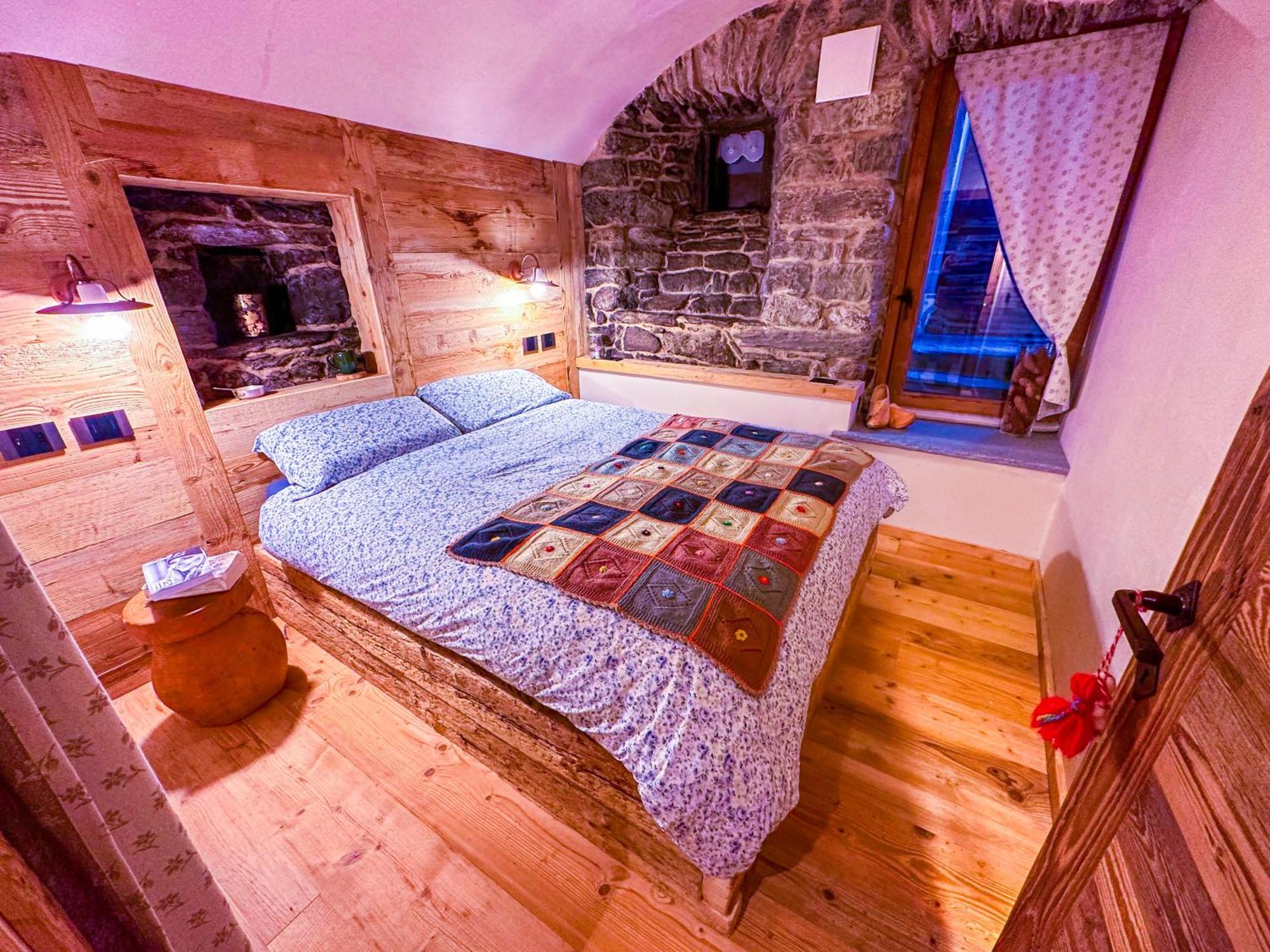 Joivy Modern Family Chalet With Stunning Mountain Views Champoluc Luaran gambar