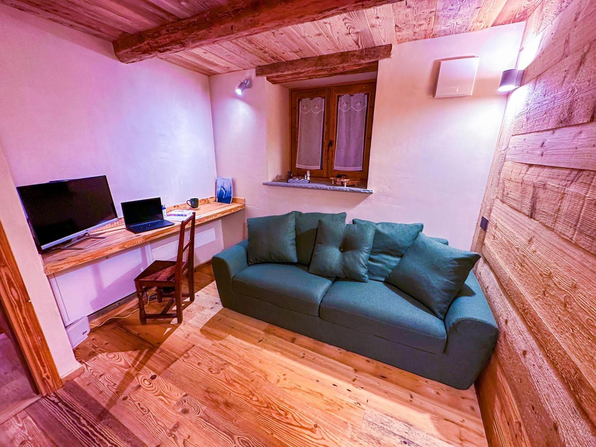 Joivy Modern Family Chalet With Stunning Mountain Views Champoluc Luaran gambar